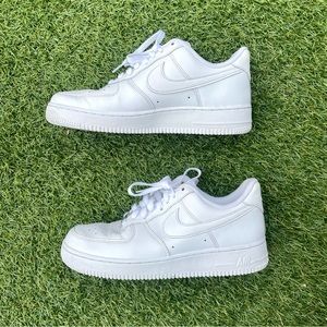 White Nike Air Force 1 sneakers